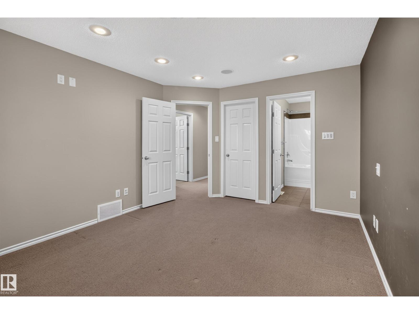 21215 92 AV NW