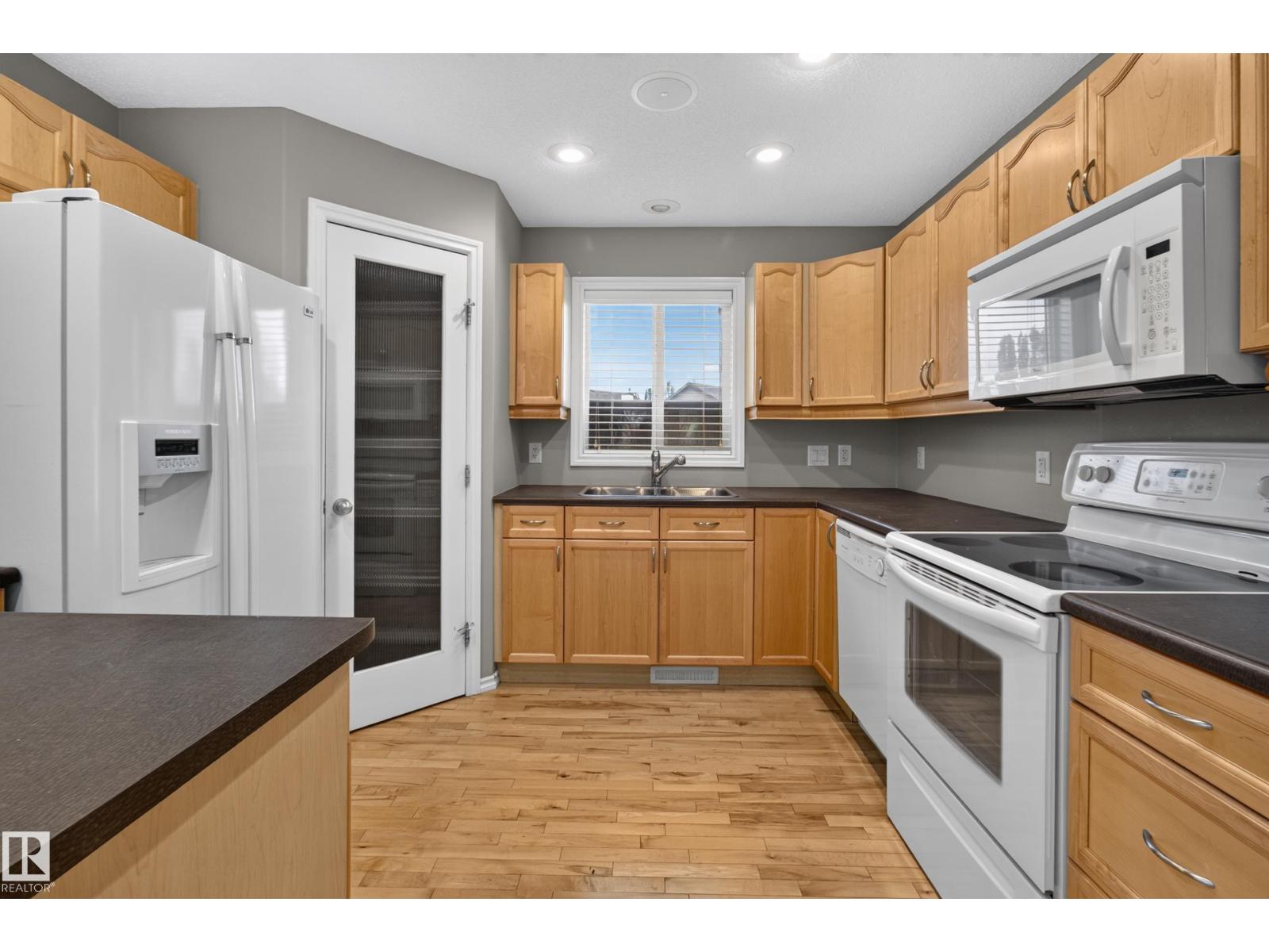 21215 92 AV NW