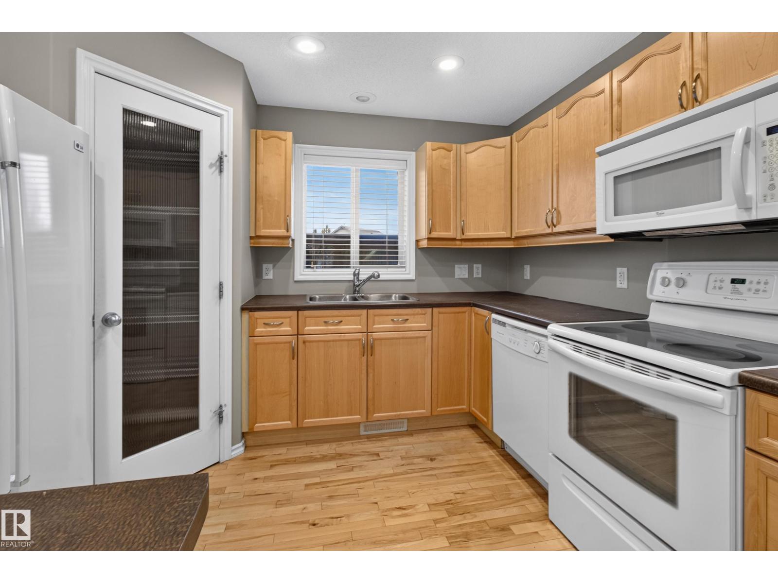21215 92 AV NW