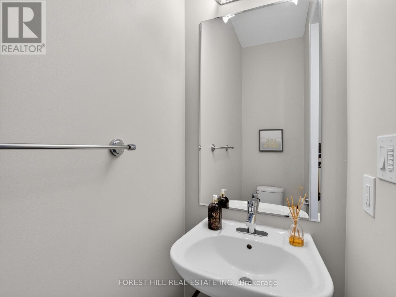 19 Stanley Greene Boulevard, Toronto, Ontario  M3K 0B1 - Photo 4 - W14027558