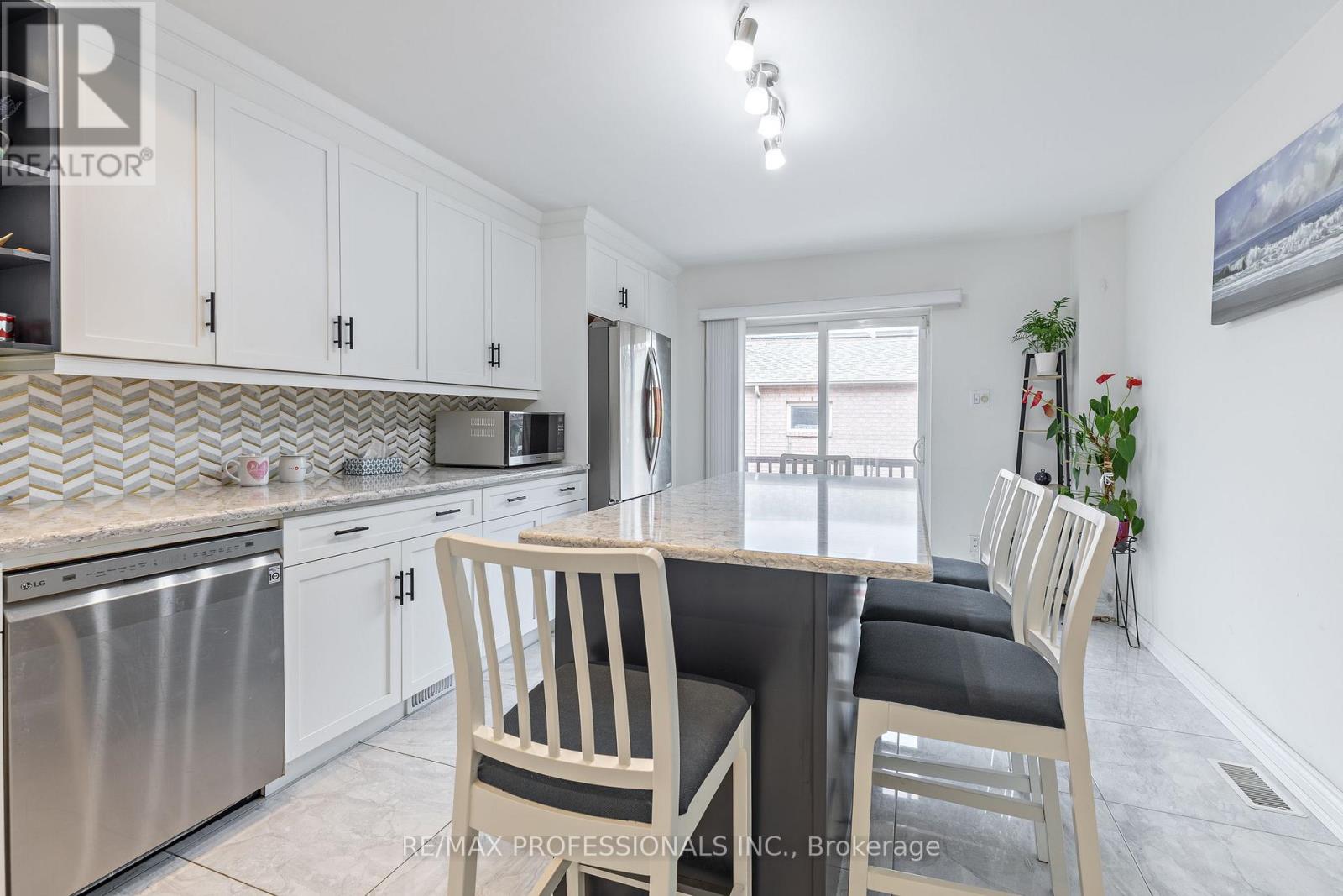 7 Mulock Avenue, Toronto, Ontario  M6N 3C3 - Photo 10 - W14027720