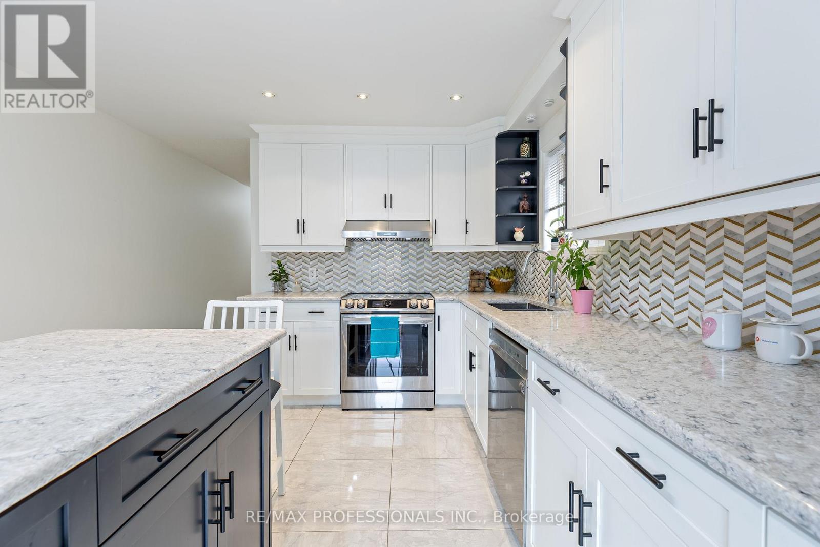 7 Mulock Avenue, Toronto, Ontario  M6N 3C3 - Photo 12 - W14027720