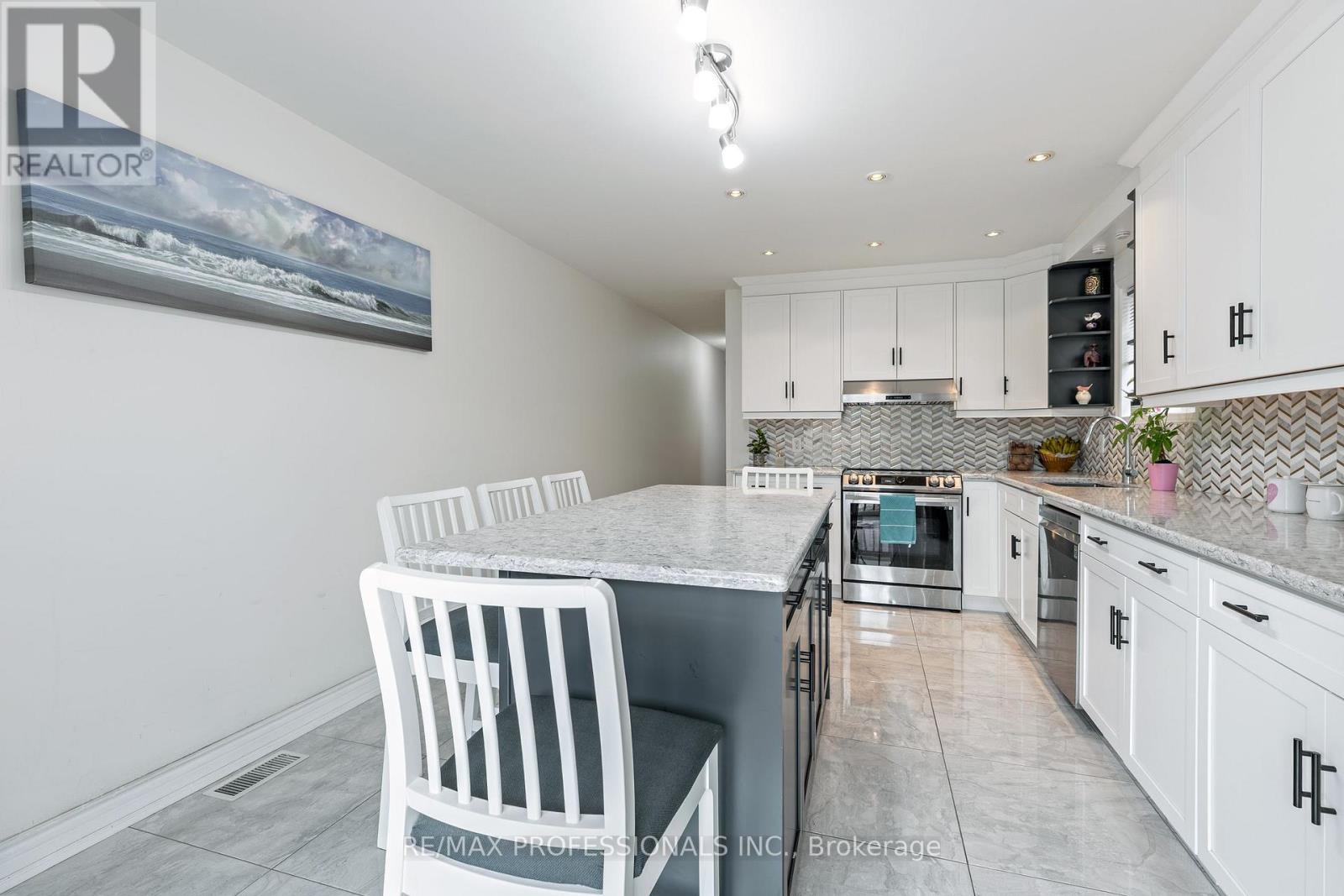 7 Mulock Avenue, Toronto, Ontario  M6N 3C3 - Photo 13 - W14027720