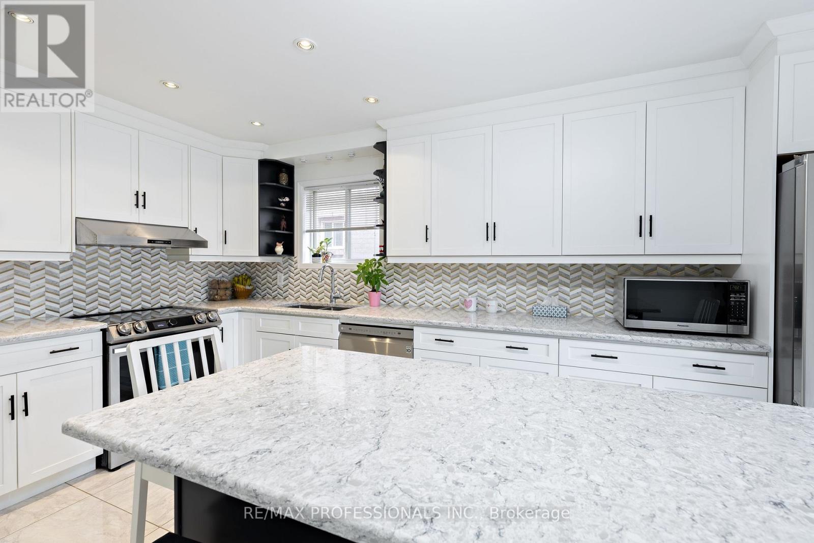 7 Mulock Avenue, Toronto, Ontario  M6N 3C3 - Photo 15 - W14027720