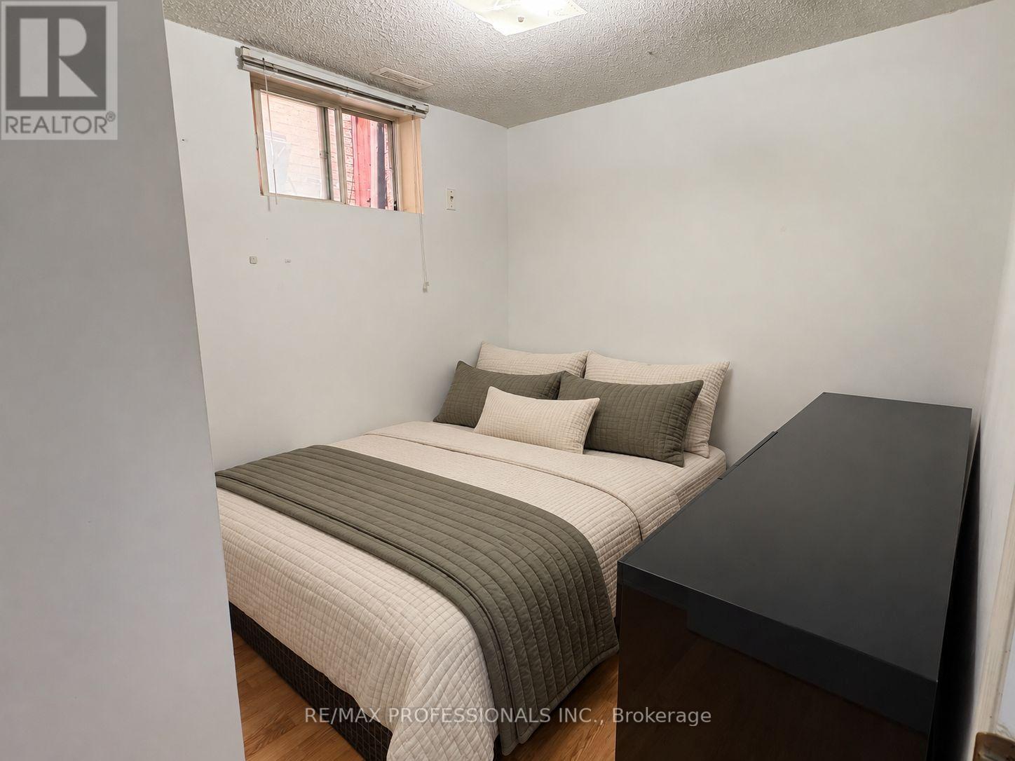 7 Mulock Avenue, Toronto, Ontario  M6N 3C3 - Photo 31 - W14027720