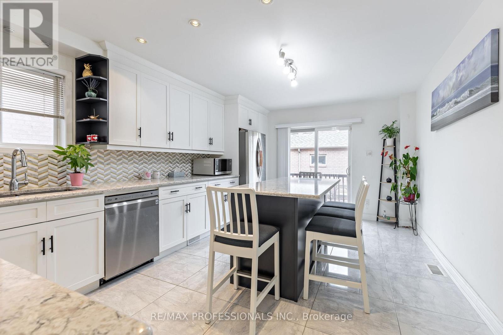 7 Mulock Avenue, Toronto, Ontario  M6N 3C3 - Photo 9 - W14027720
