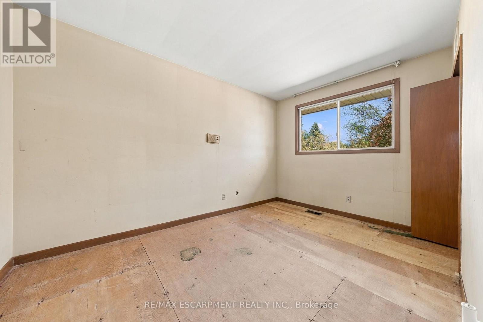 2429 Redfern Road, Burlington, Ontario  L7R 1Y1 - Photo 11 - W14027746