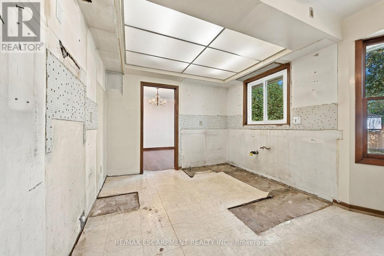 2429 Redfern Road, Burlington, Ontario  L7R 1Y1 - Photo 5 - W14027746