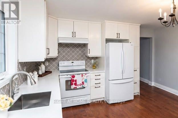 Main Floor - 14 Thornton Avenue, Toronto, Ontario  M6E 2E2 - Photo 3 - W14027804