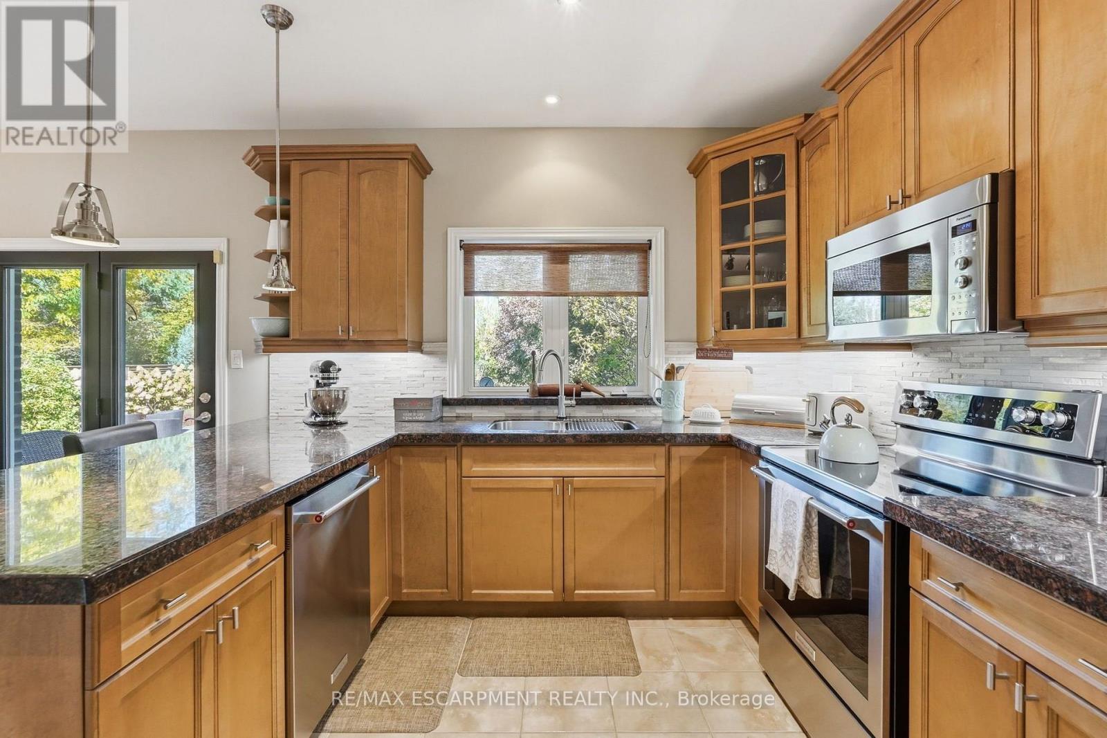 14 Gavin Drive, Hamilton, Ontario  L8B 0Z2 - Photo 13 - X14027816
