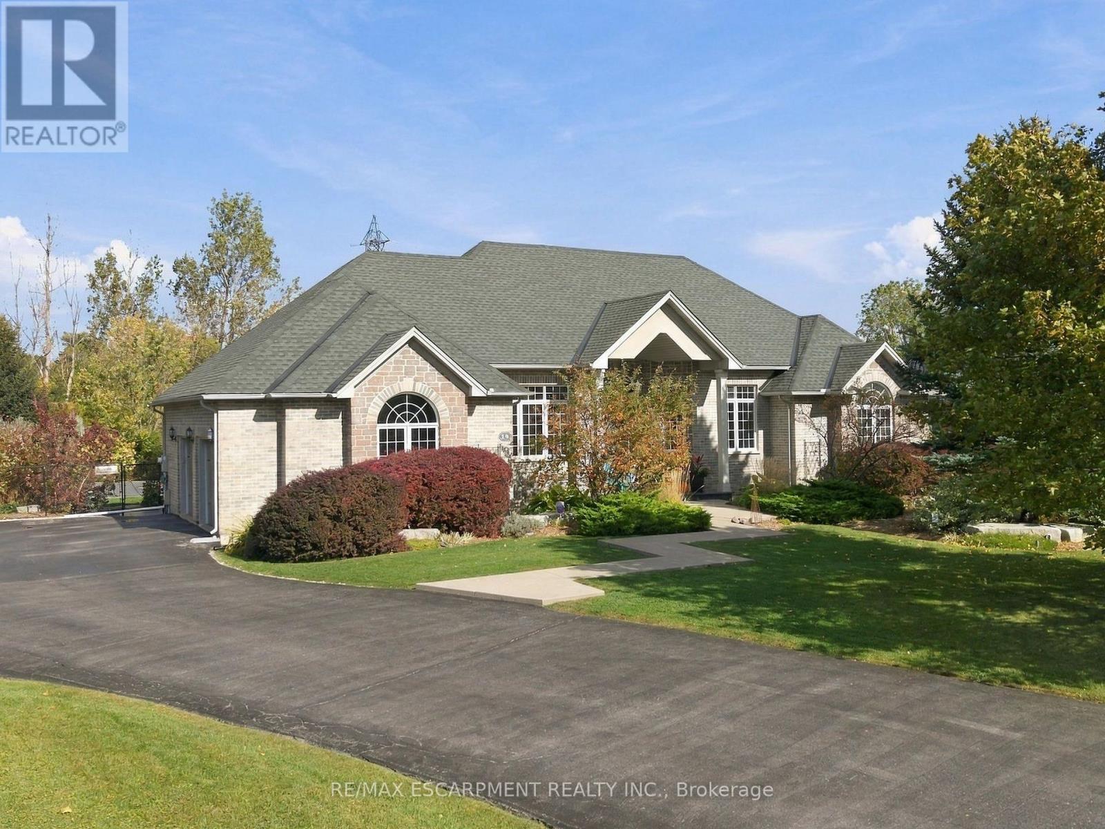 14 Gavin Drive, Hamilton, Ontario  L8B 0Z2 - Photo 2 - X14027816