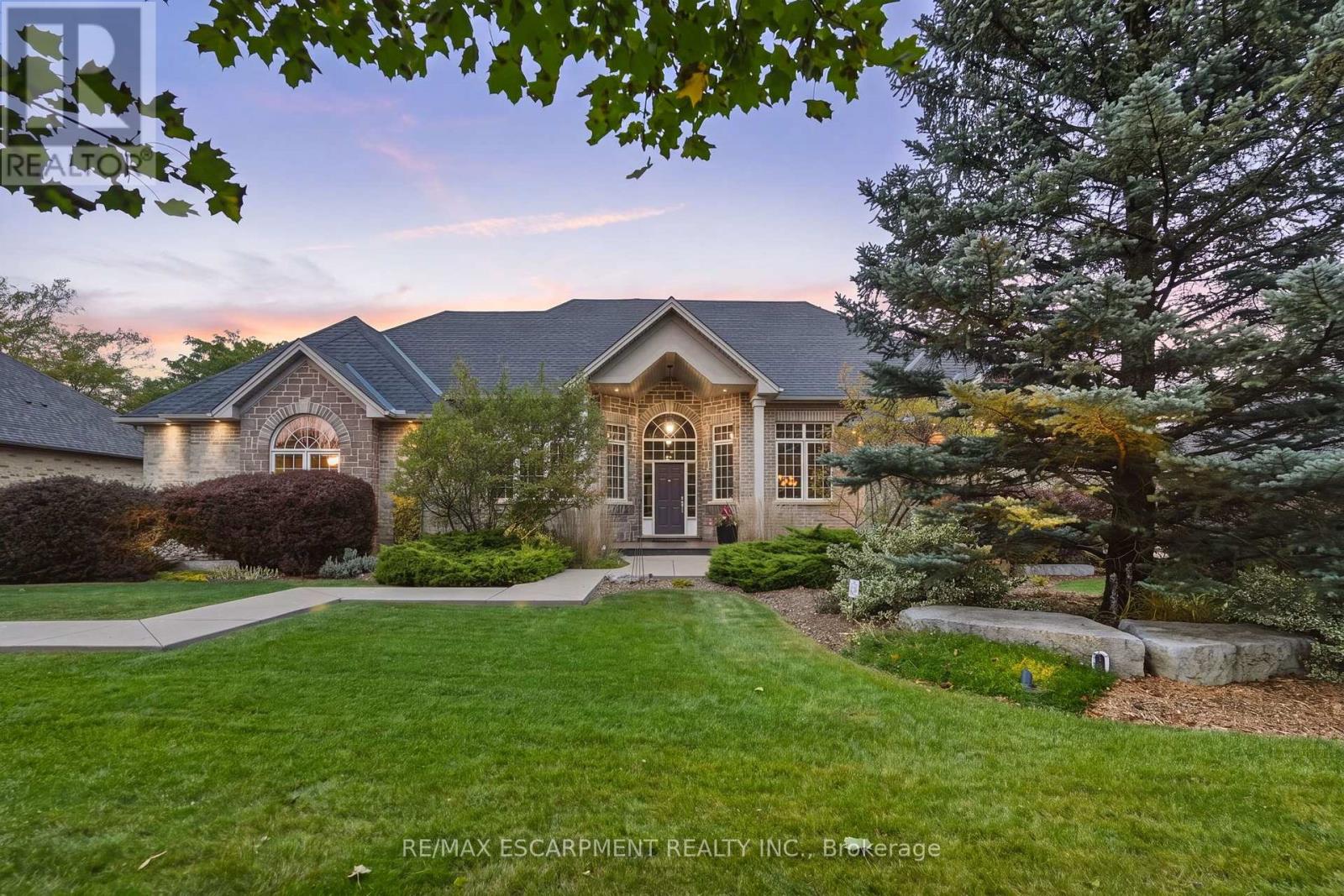 14 Gavin Drive, Hamilton, Ontario  L8B 0Z2 - Photo 3 - X14027816