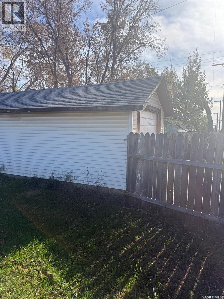 811 109th Street, North Battleford, Saskatchewan  S9A 2C8 - Photo 12 - SK050961