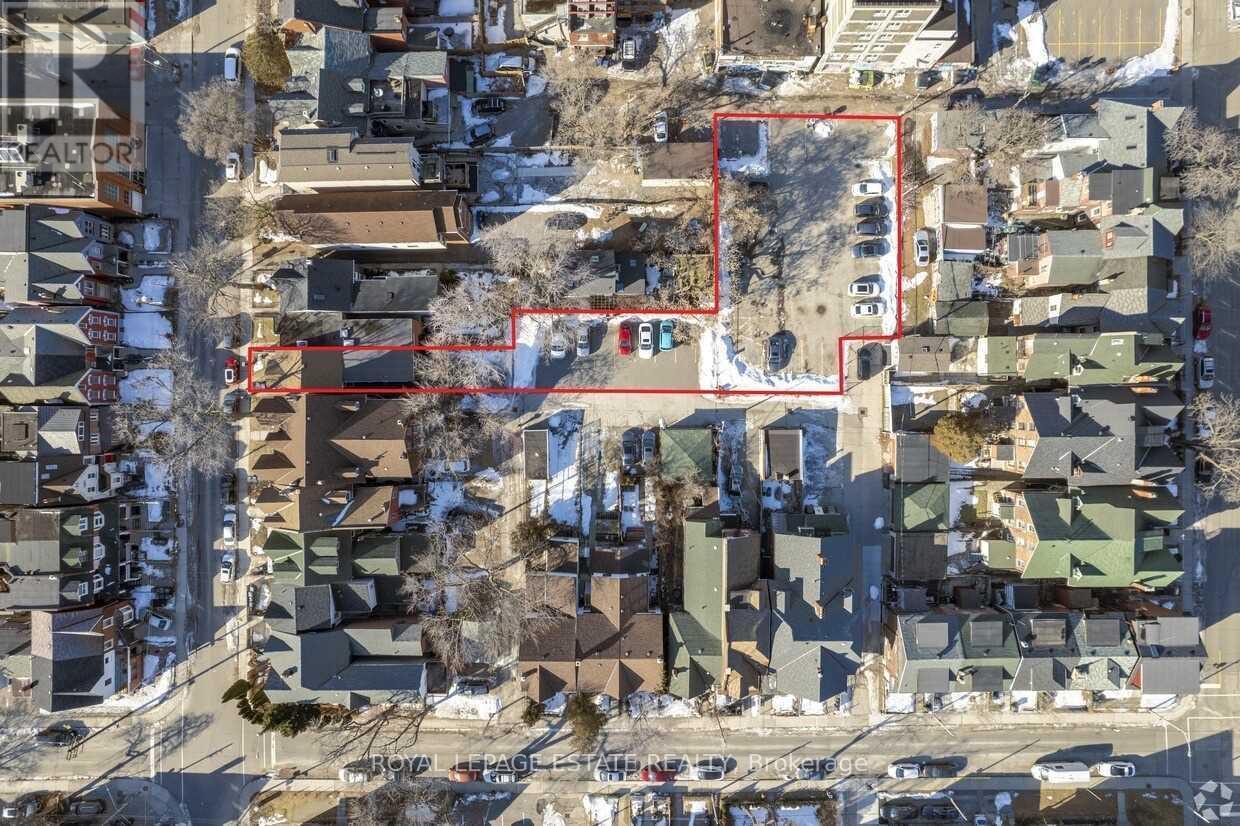 114 Baldwin Street, Toronto, Ontario  M5T 1L6 - Photo 1 - C14027852