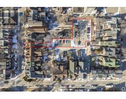 114 BALDWIN STREET, Toronto, Ontario