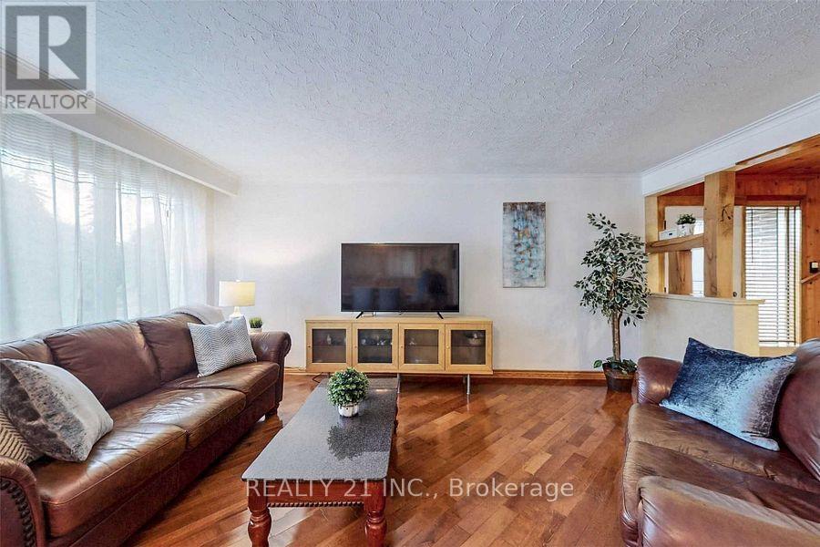25 Knowlton Drive S, Toronto, Ontario  M1M 2G8 - Photo 5 - E14027976