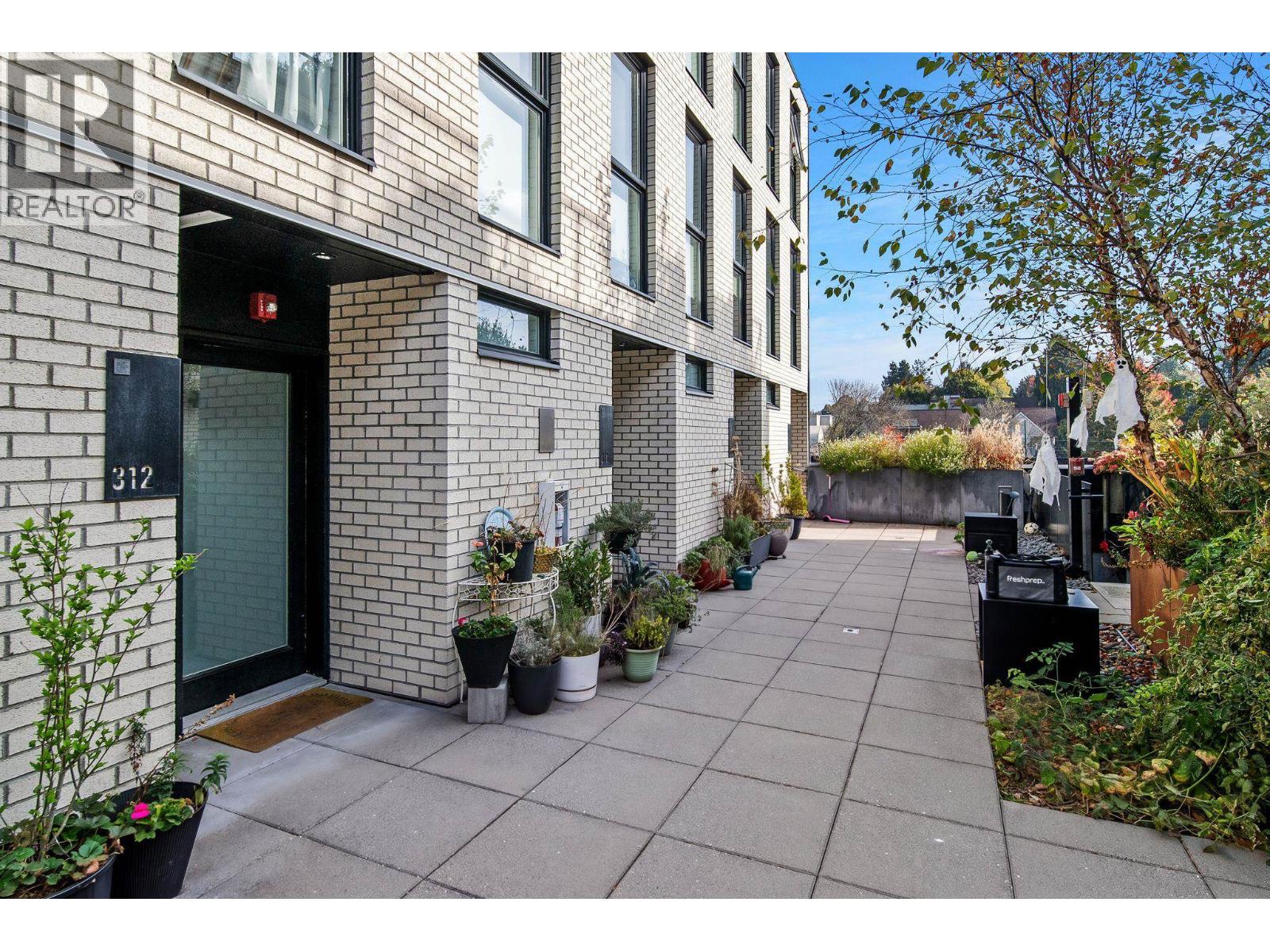 312 1647 E PENDER STREET, Vancouver, British Columbia