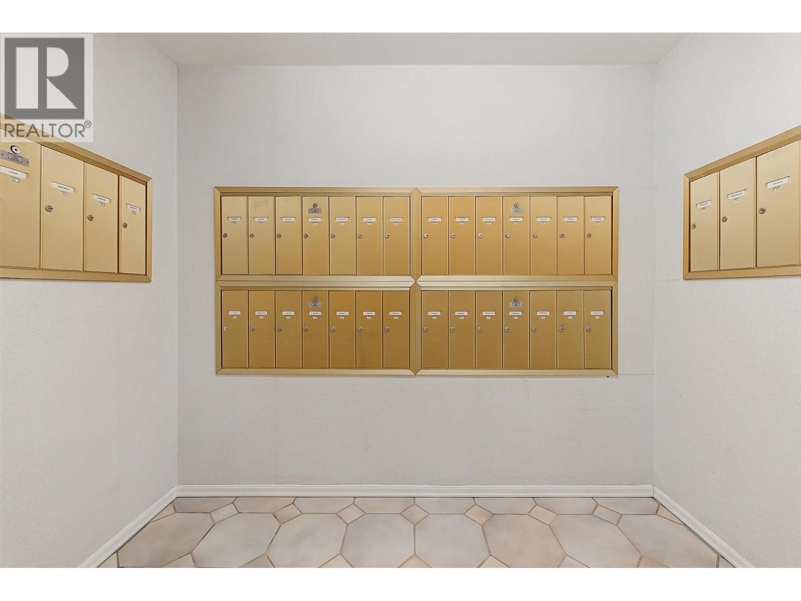 3283 Casorso Road Unit# 108