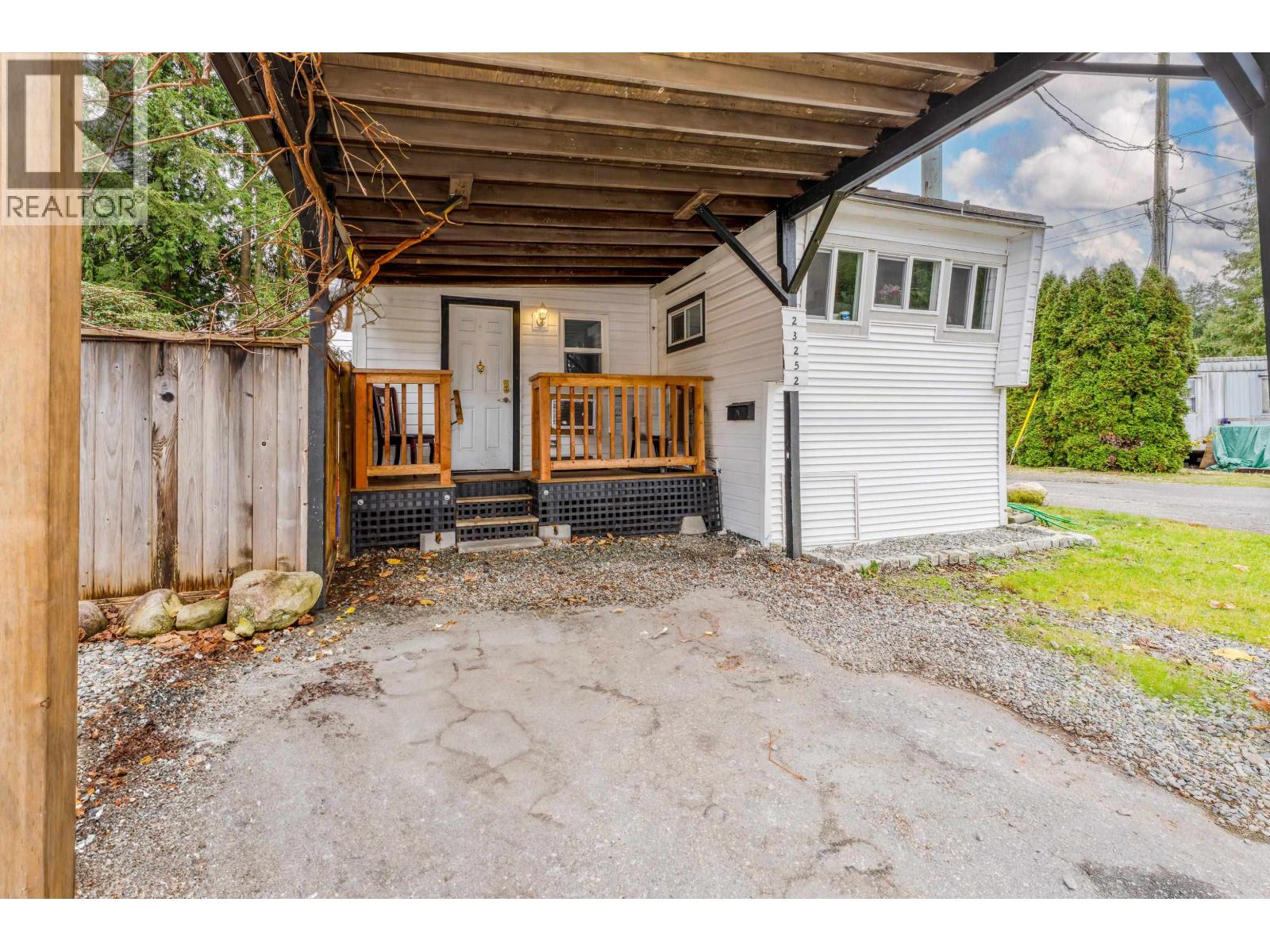 23252 Calvin Crescent, Maple Ridge, British Columbia  V2X 4S3 - Photo 3 - R3174675