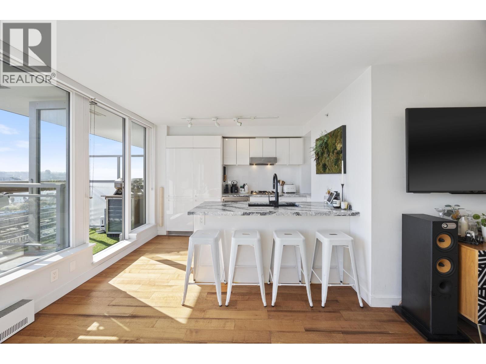 Ph9 188 Keefer Street, Vancouver, British Columbia  V6A 0E3 - Photo 3 - R3174611