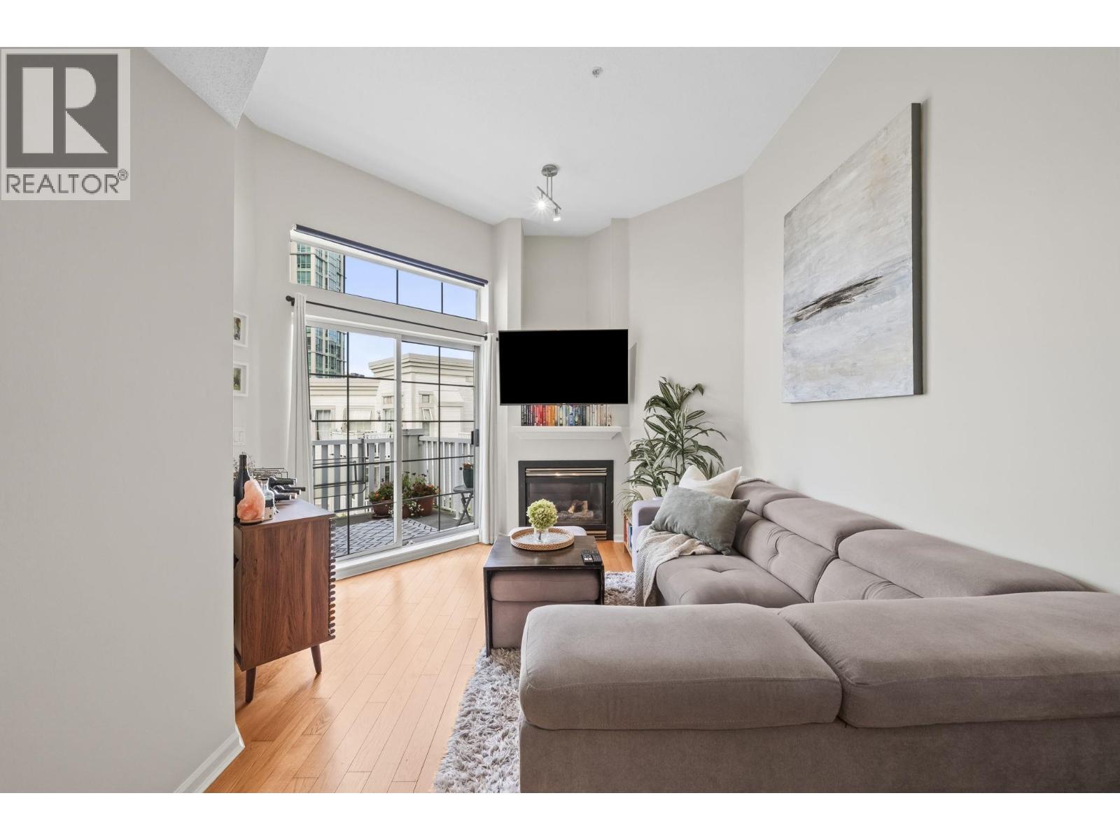 413 147 E 1st Street, North Vancouver, British Columbia  V7L 1B2 - Photo 3 - R3174679