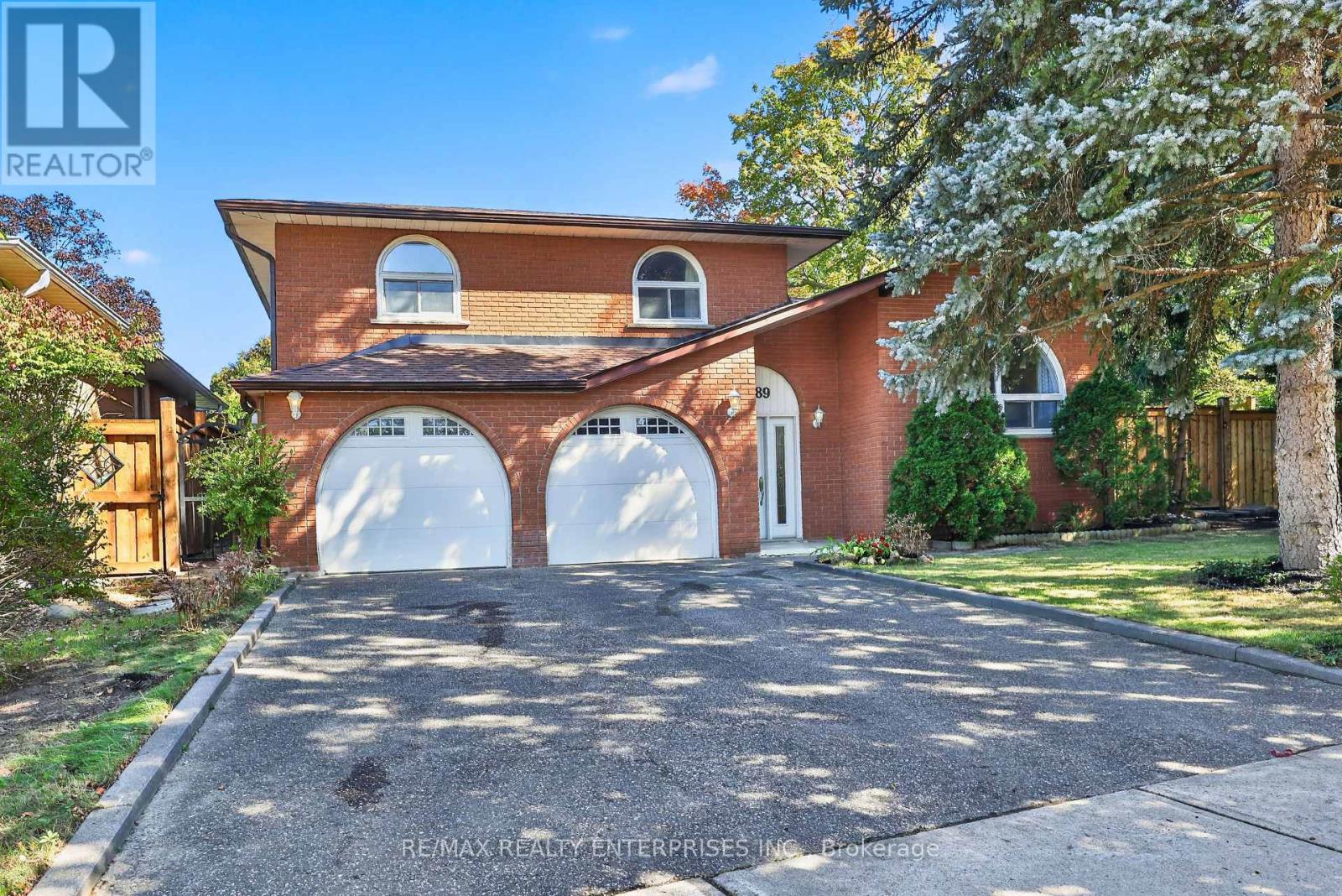 2389 FRAYNE COURT Mississauga (Cooksville) Ontario Canada L5A3X7 4