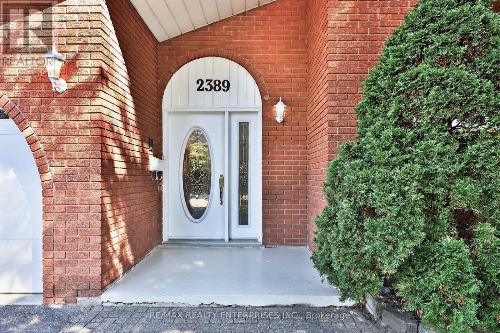2389 FRAYNE COURT Mississauga (Cooksville) Ontario Canada L5A3X7 5