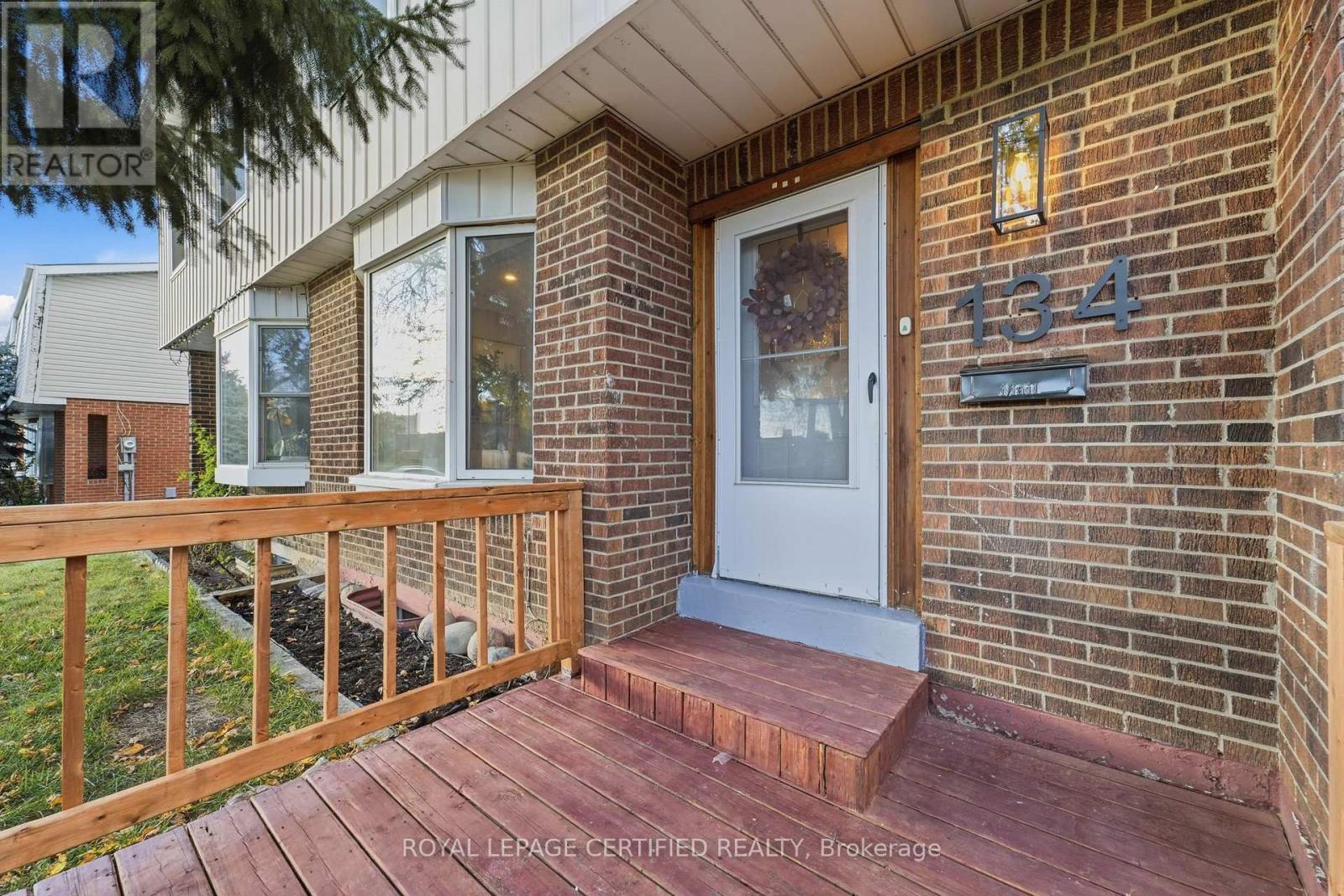 134 Hansen Road N, Brampton, Ontario  L6V 2G6 - Photo 2 - W14027940