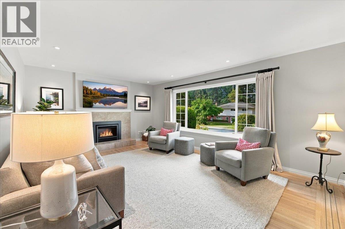768 Browning Place, North Vancouver, British Columbia  V7H 1W9 - Photo 3 - R3174207