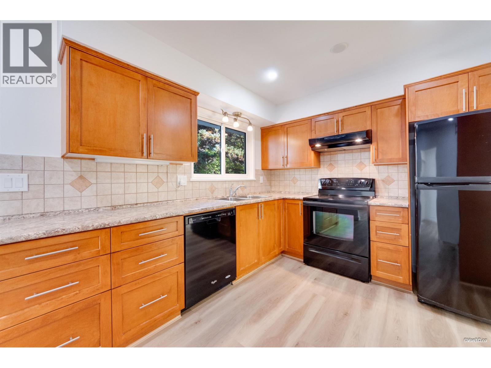 1418 Columbia Avenue, Port Coquitlam, British Columbia  V3C 1C3 - Photo 11 - R3174263