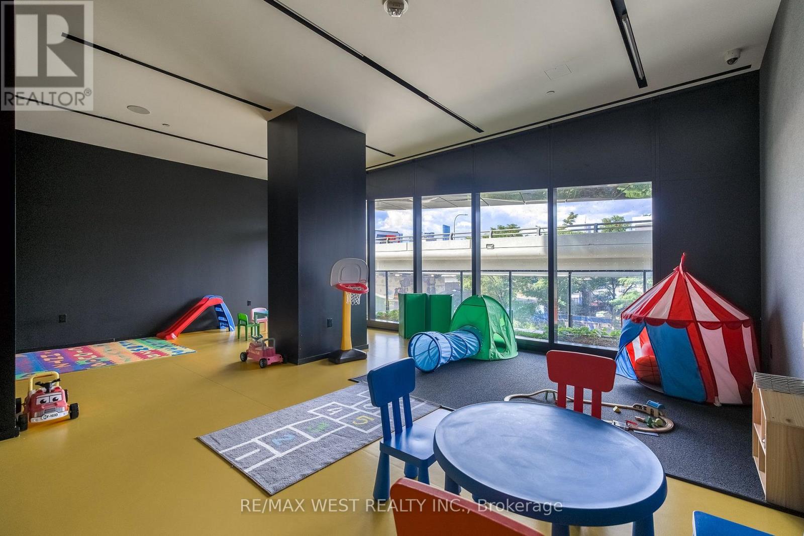 1002 - 21 Lawren Harris Square, Toronto, Ontario  M5A 0T4 - Photo 35 - C14027810