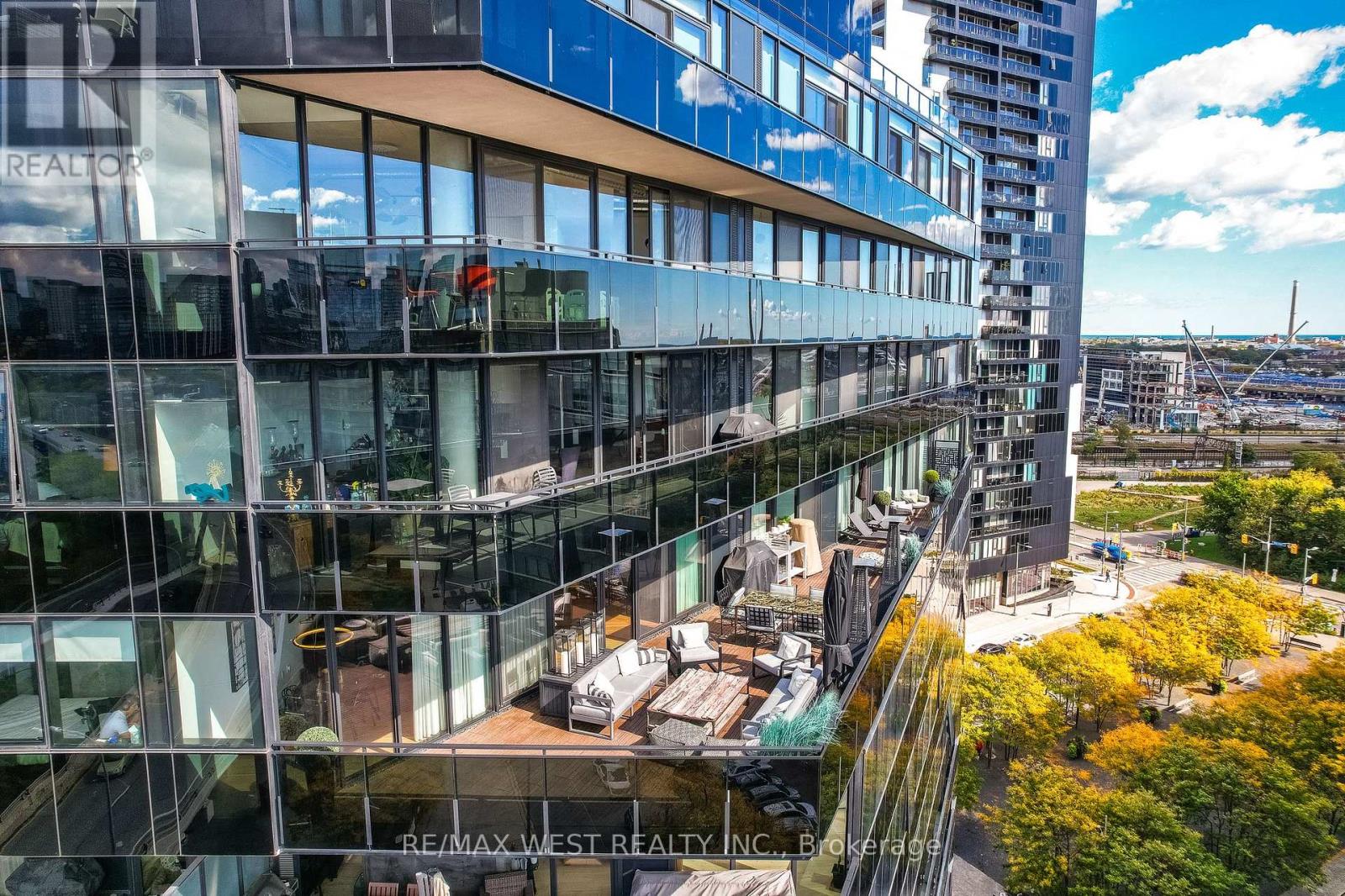 1002 - 21 Lawren Harris Square, Toronto, Ontario  M5A 0T4 - Photo 25 - C14027810