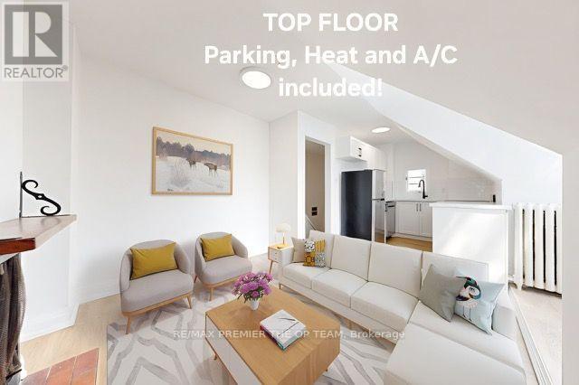 4 - 11 COLUMBINE AVENUE, Toronto, Ontario