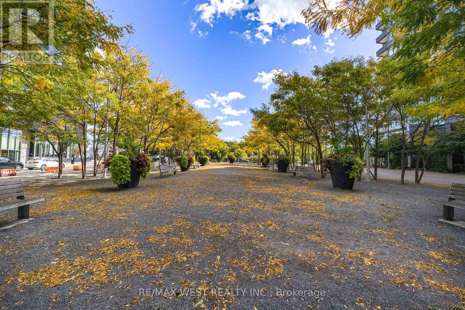 1002 - 21 Lawren Harris Square, Toronto, Ontario  M5A 0T4 - Photo 31 - C14027810