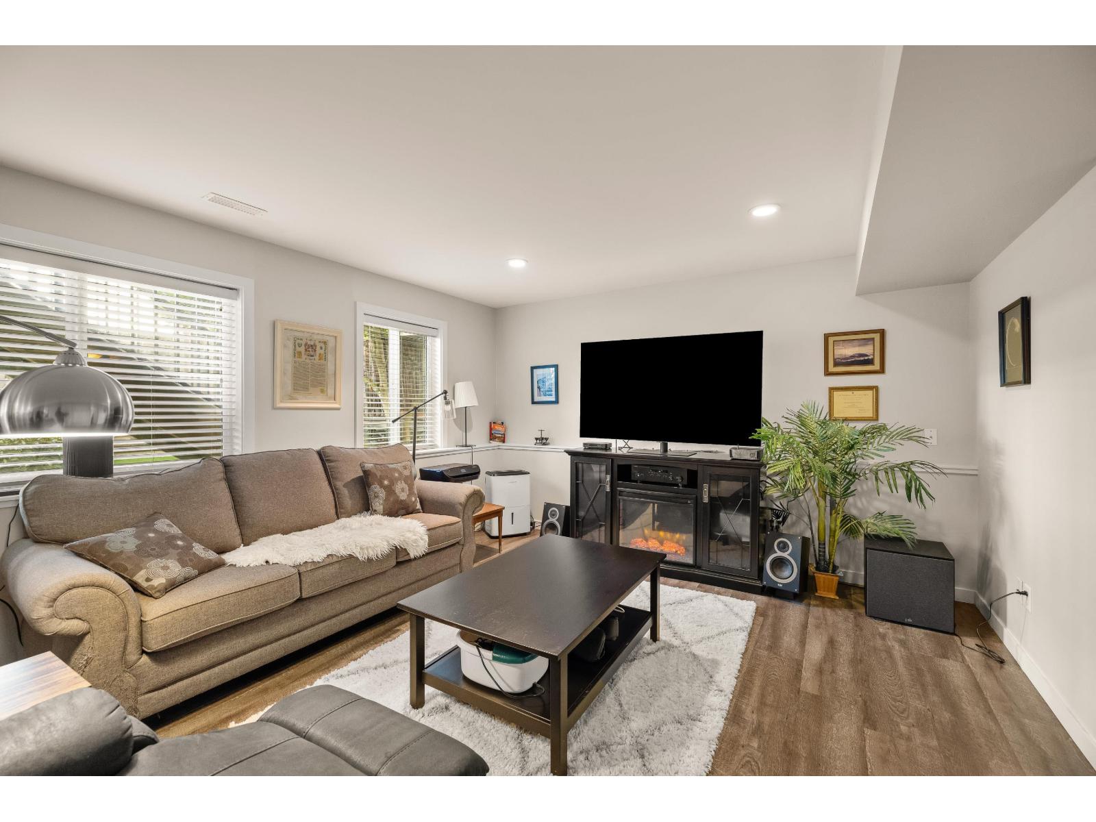 6155 REXFORD DRIVE|Promontory