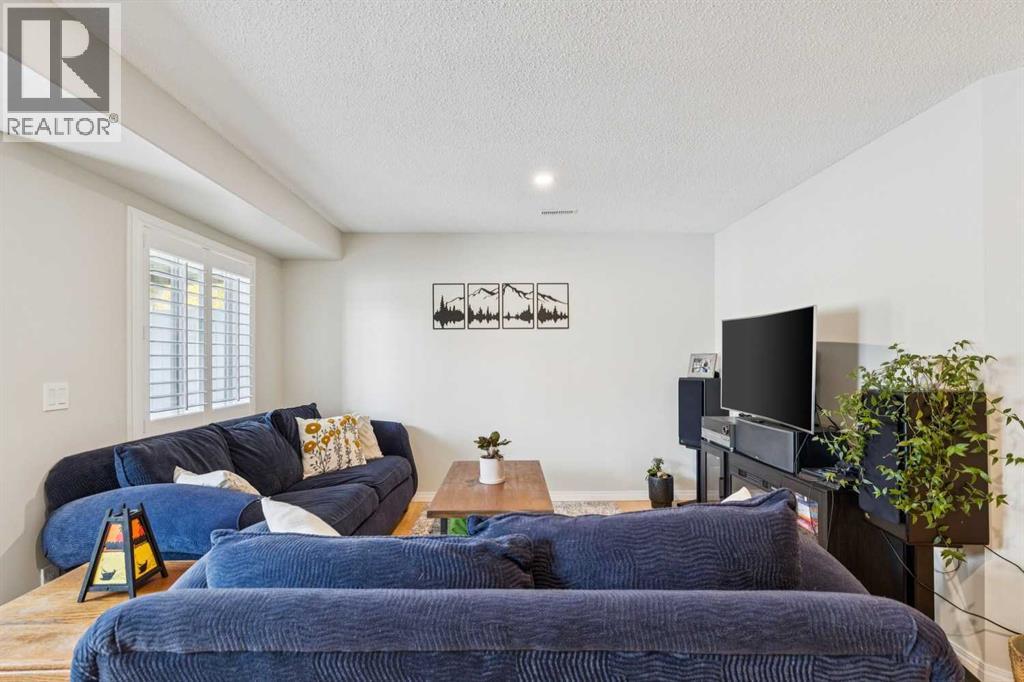 35 Royal Oak Gardens NW