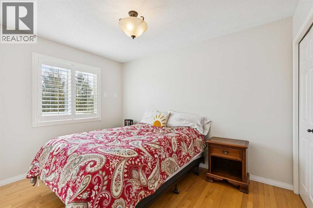35 Royal Oak Gardens NW