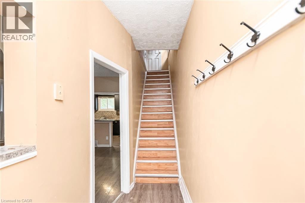 46 Holton Avenue N, Hamilton, Ontario  L8L 6H4 - Photo 5 - 40870699