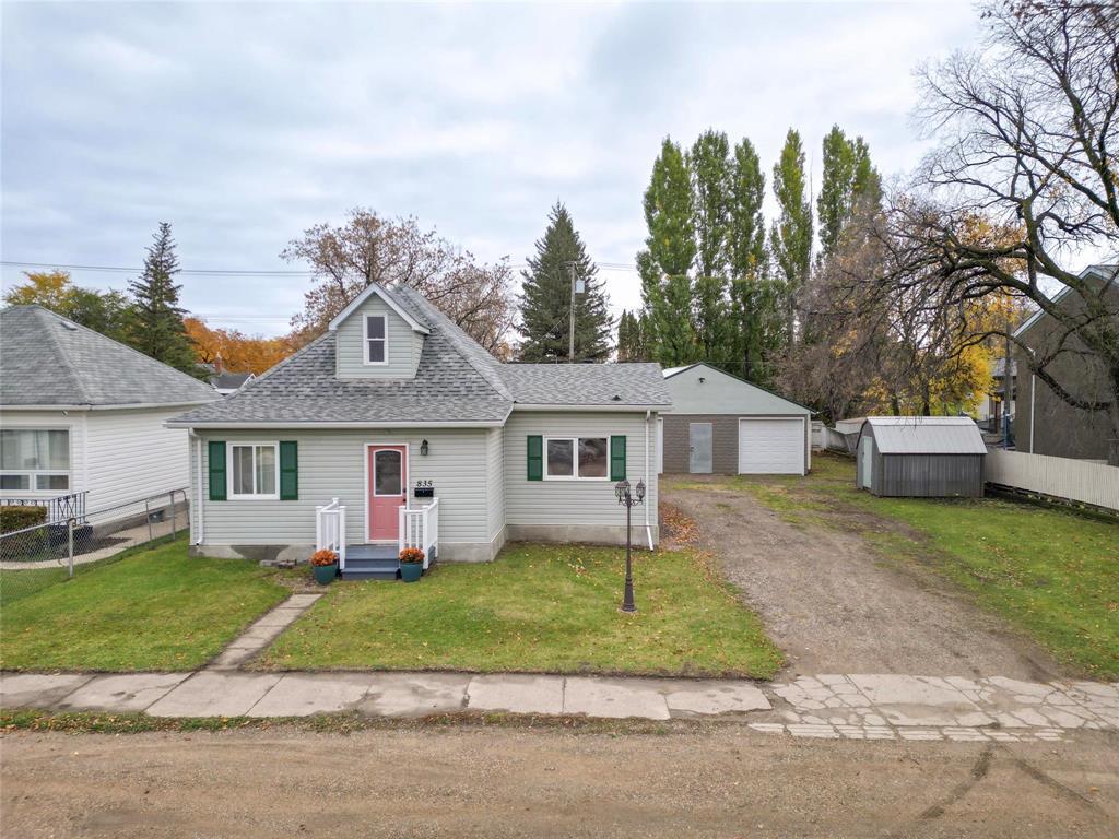 835 7th Street, Brandon, Manitoba  R7A 3T8 - Photo 0 - 202625565