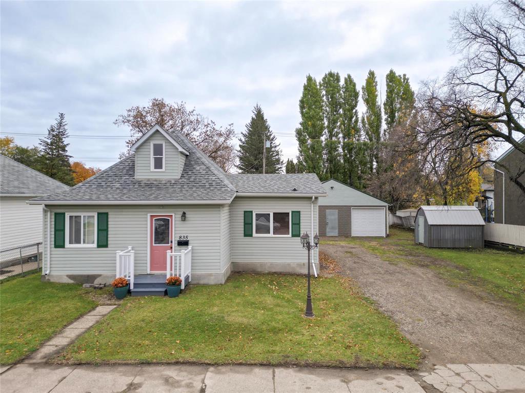 835 7th Street, Brandon, Manitoba  R7A 3T8 - Photo 2 - 202625565
