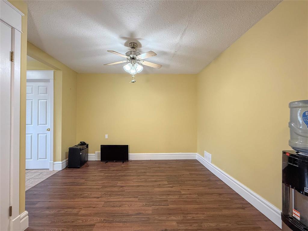 835 7th Street, Brandon, Manitoba  R7A 3T8 - Photo 6 - 202625565