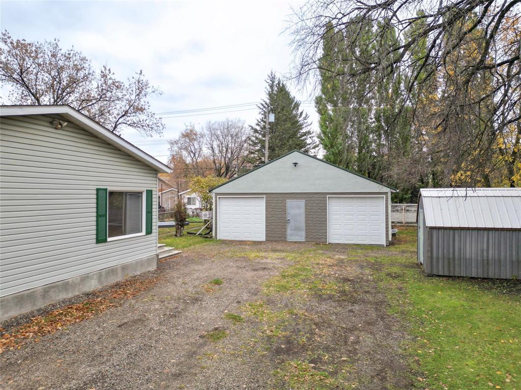835 7th Street, Brandon, Manitoba  R7A 3T8 - Photo 3 - 202625565