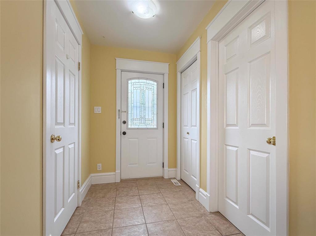 835 7th Street, Brandon, Manitoba  R7A 3T8 - Photo 4 - 202625565