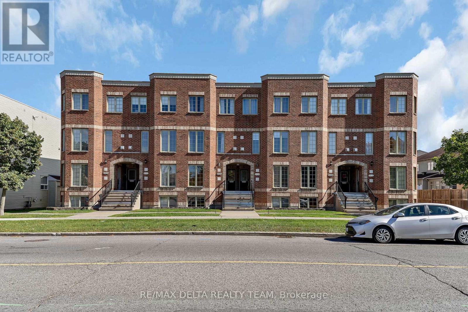 900 LONGFIELDS DRIVE, ottawa, Ontario