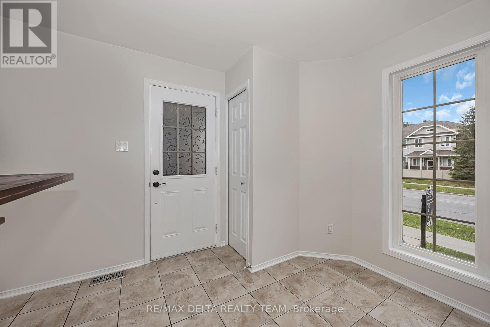 900 Longfields Drive, Ottawa, Ontario  K2J 5K6 - Photo 3 - X14028036