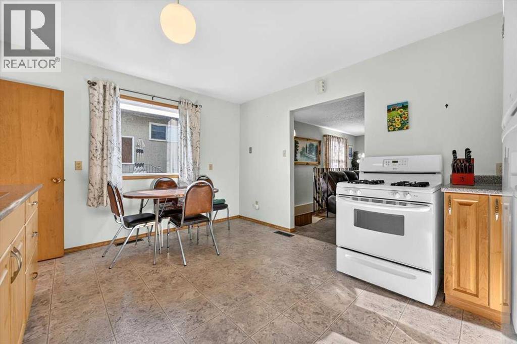 4339 70 Street Nw, Calgary, Alberta  T3B 2K4 - Photo 11 - A2350691