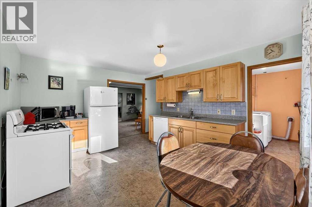 4339 70 Street Nw, Calgary, Alberta  T3B 2K4 - Photo 12 - A2350691