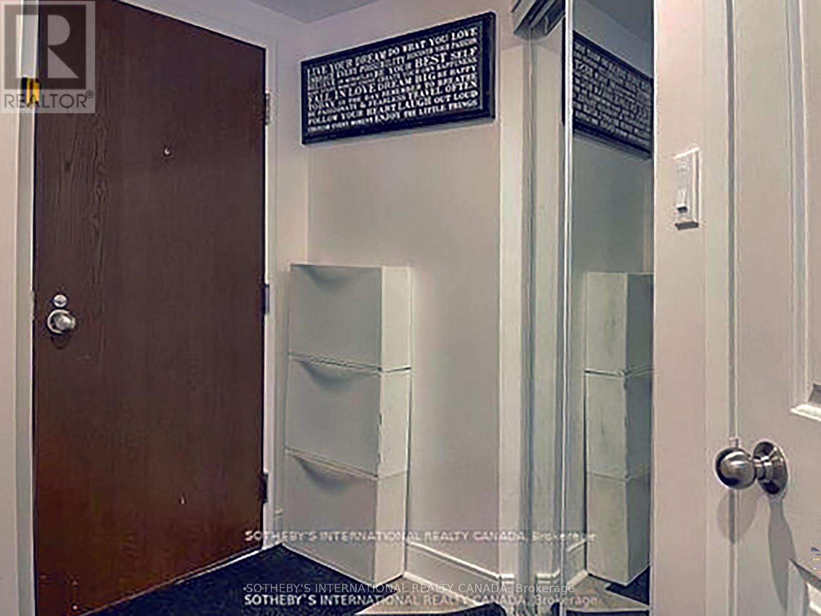 1715 - 711 Bay Street, Toronto, Ontario  M5G 2J8 - Photo 4 - C14028002