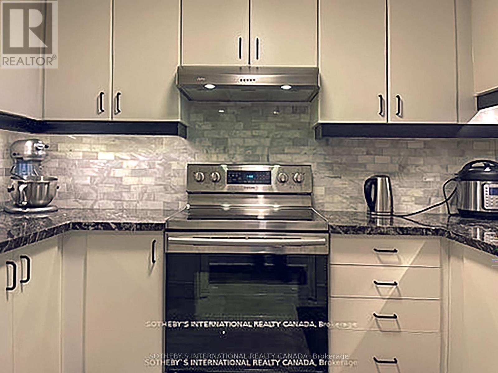1715 - 711 Bay Street, Toronto, Ontario  M5G 2J8 - Photo 5 - C14028002