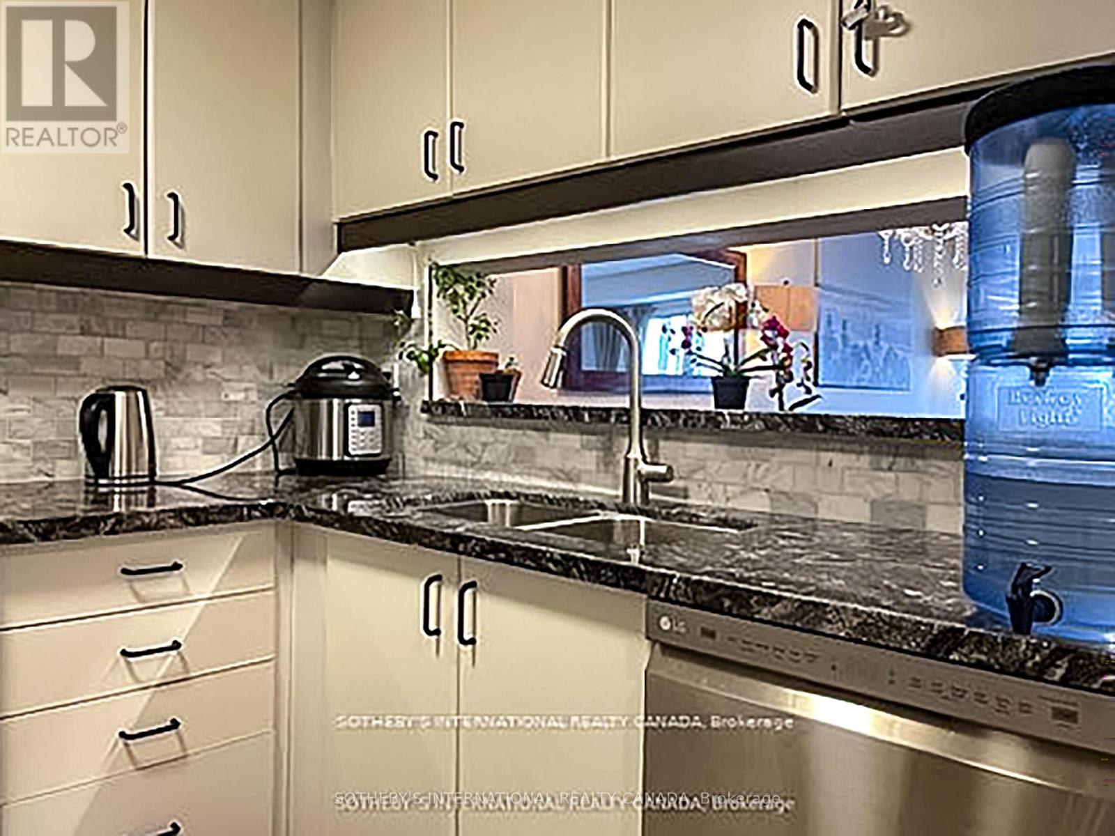 1715 - 711 Bay Street, Toronto, Ontario  M5G 2J8 - Photo 6 - C14028002